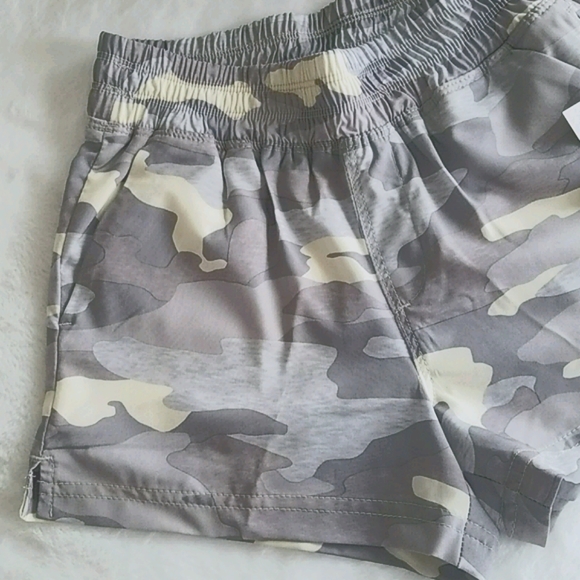Old Navy Active camouflage quick dry shorts size Medium - Picture 3 of 8